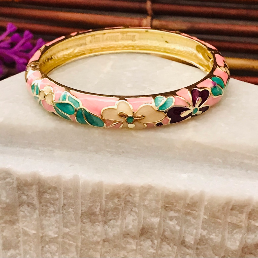 Jiu Long Xing Enameled Floral Hinged Bracelet Pink